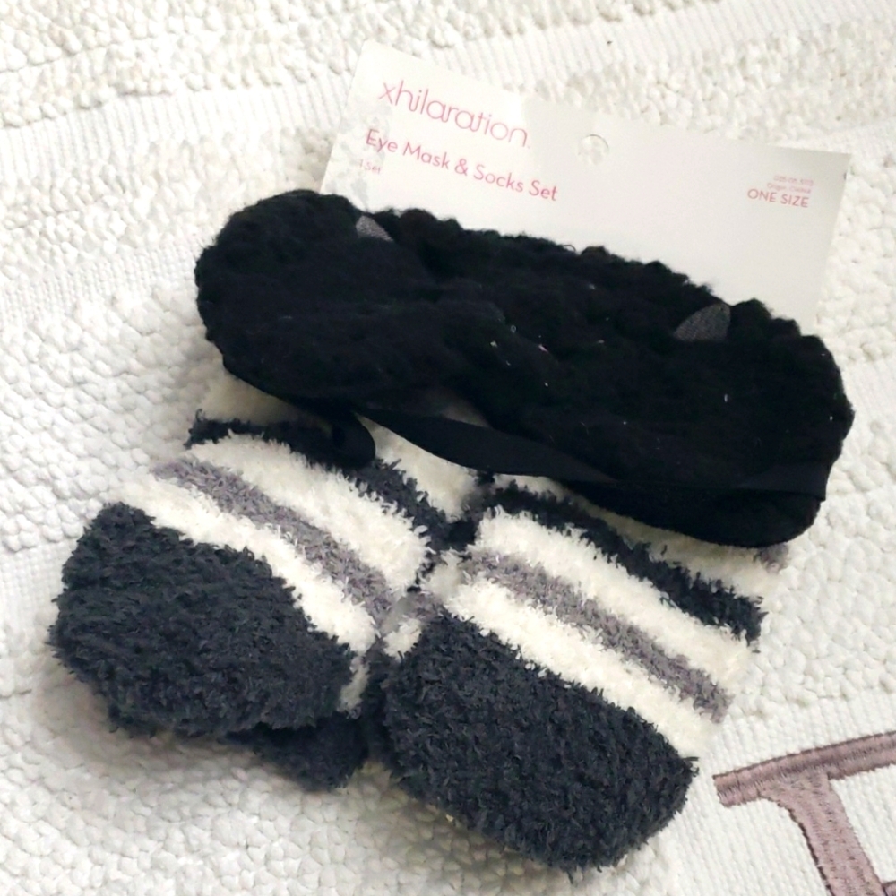 Xhilaration Black and Gray Cat Eye Mask & Socks Set